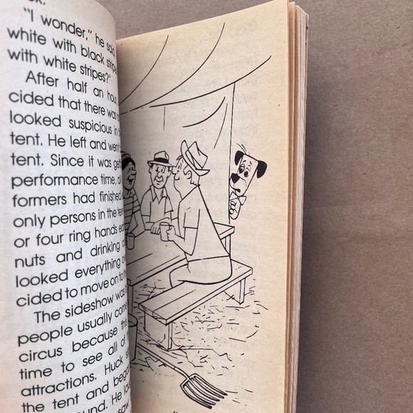 Set of 2 Vintage Huckleberry Hound Paperback Books - Picture 2 of 4